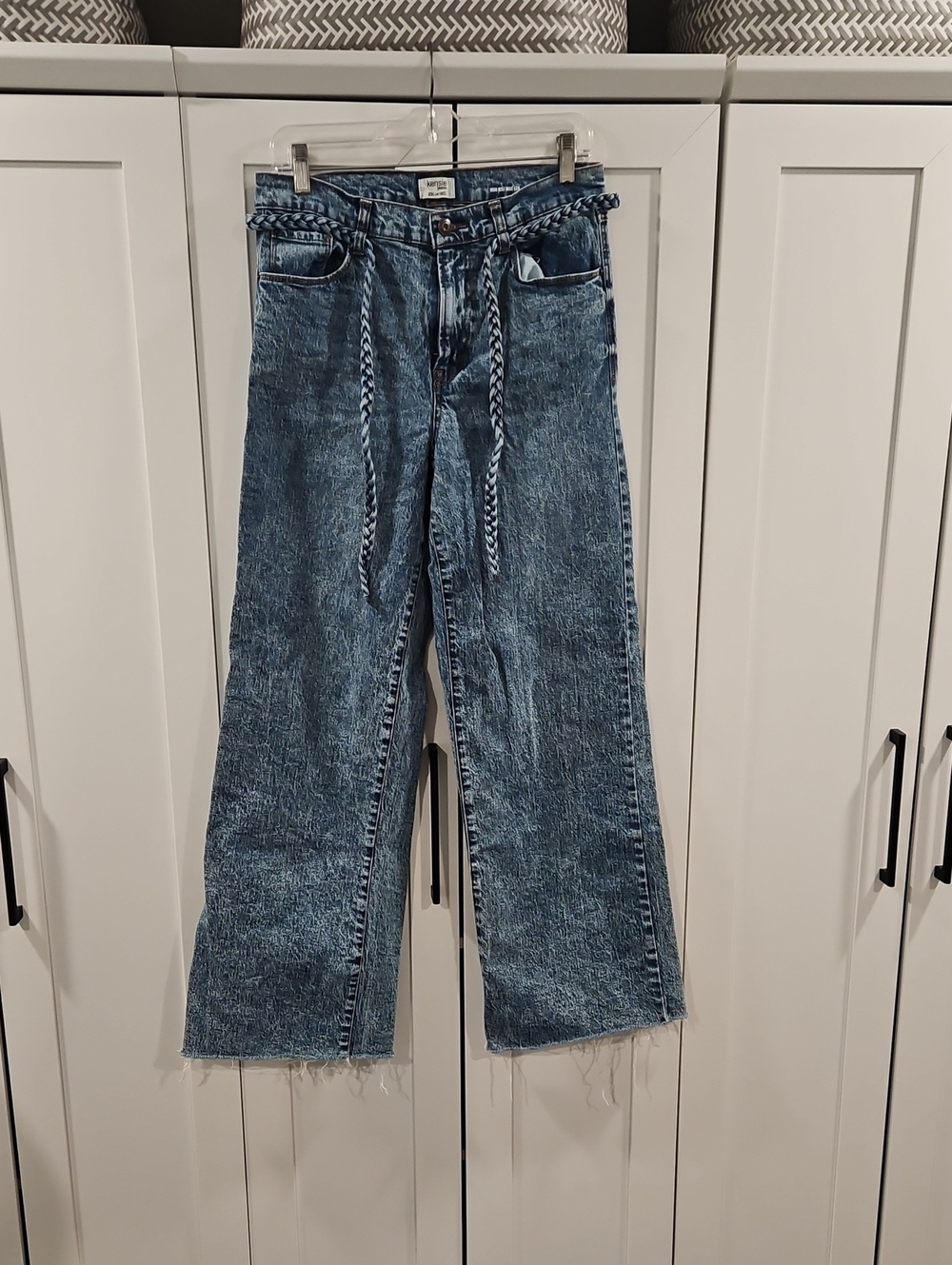 Kensie Retro Luxe Stretch High Rise Wide Leg Jeans. Size 8 Raw Hem